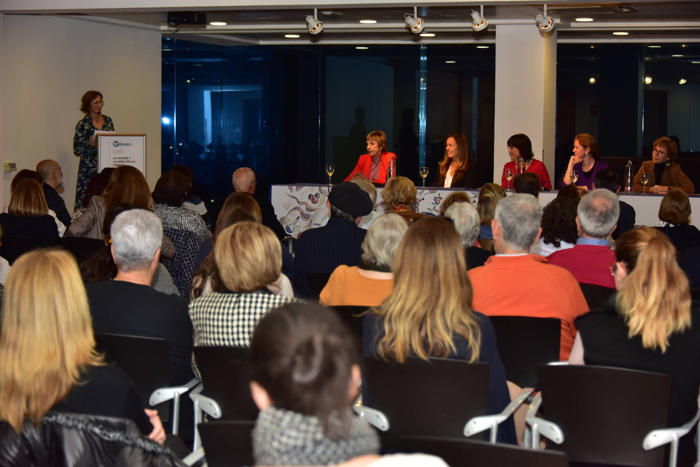 Las expertas Consuelo Guerri, Fátima Martínez, Corpus Gómez Calderón, Marta Ruipérez y Patricia Martín debaten en Dénia sobre la situación actual de las vocaciones científicas en un foro organizado por LAS PROVINCIAS.