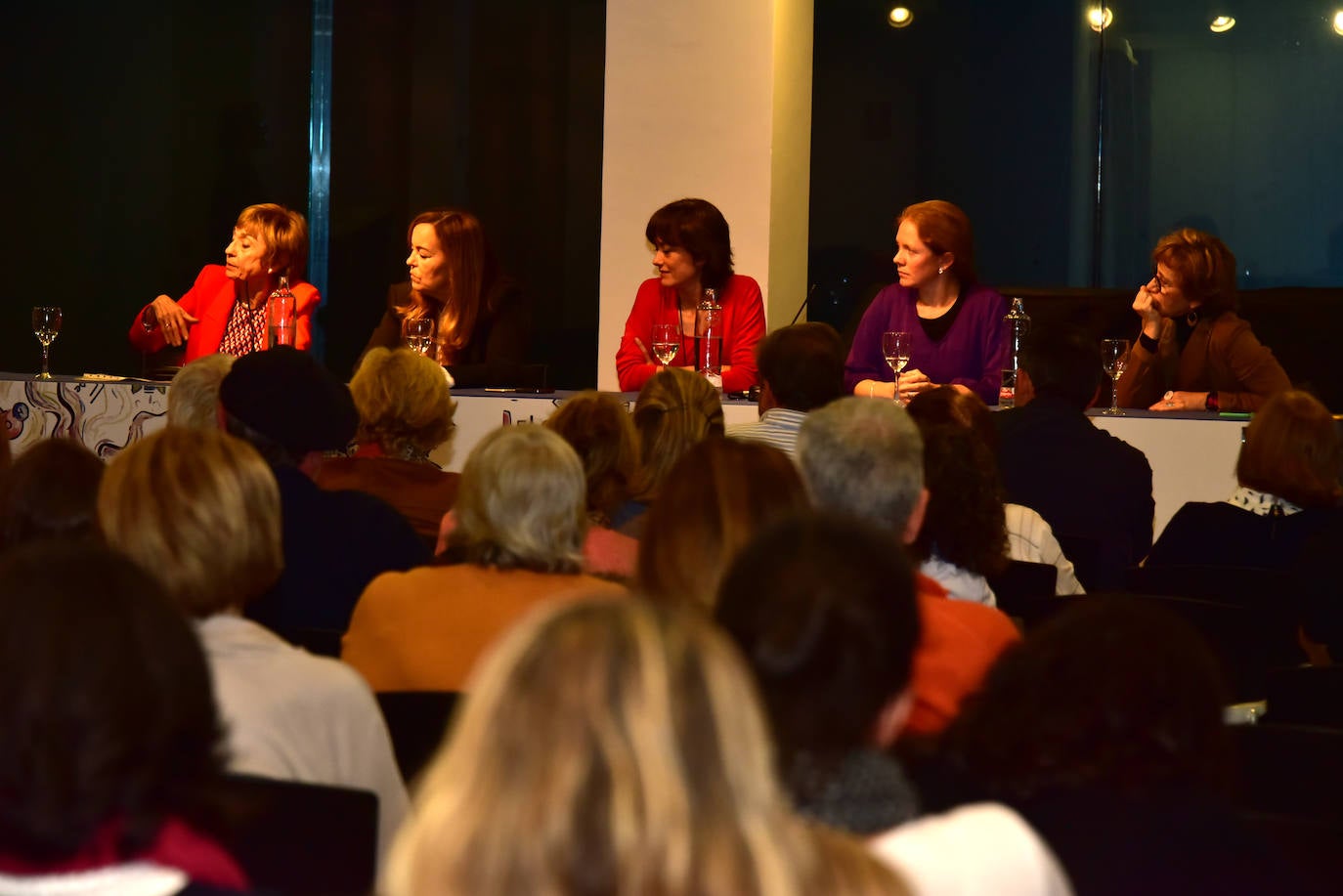 Las expertas Consuelo Guerri, Fátima Martínez, Corpus Gómez Calderón, Marta Ruipérez y Patricia Martín debaten en Dénia sobre la situación actual de las vocaciones científicas en un foro organizado por LAS PROVINCIAS.