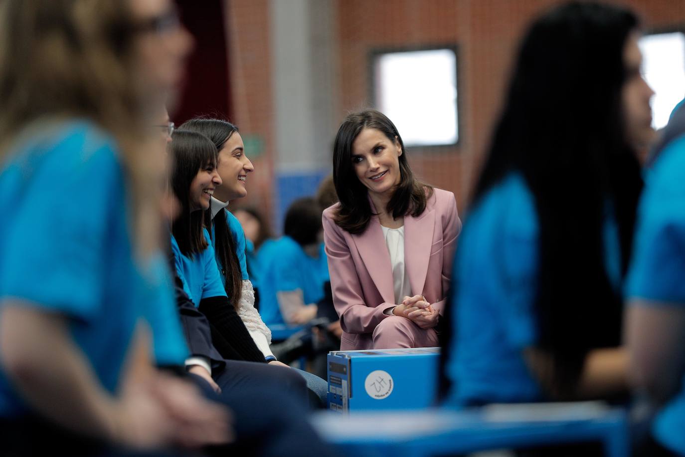 La Reina Letizia ha presidido este miércoles en la Universidad Politécnica de Valencia (UPV) el premio de la Fundación Princesa de Girona a la investigación. Antes de acudir al libramiento del premio, Doña Letizia ha asistido a la presentación del reto emprendedor por parte de equipos en los que han participado alrededor de 300 estudiantes de la universidad. 