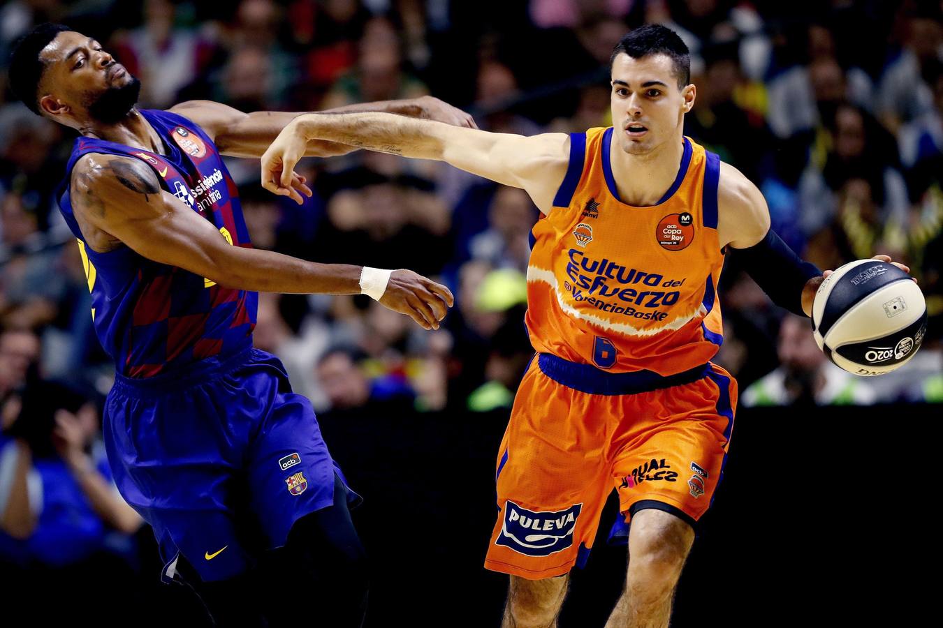 El Valencia Basket da la sorpresa en Copa y supera al Barcelona.