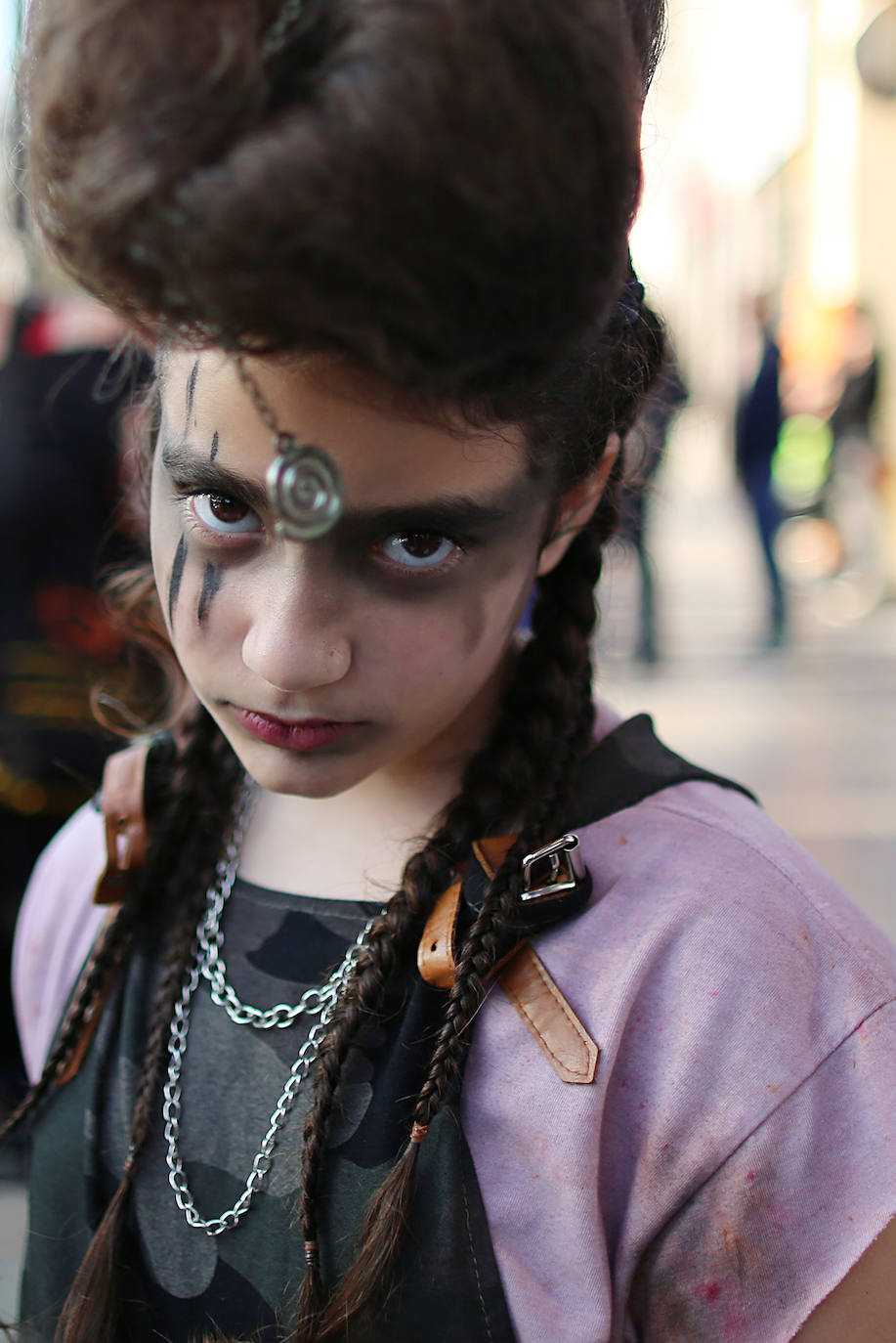 El barrio de Ruzafa, en pleno corazón de Valencia, se ha dejado contagiar de la magia del carnaval para celebrar con vecinos y visitantes una tradición que cumple diez años. Hasta 60 grupos artísticos y colectivos sociales de diferentes países, 17 bandas de música y 30 asociaciones de batucadas han recorrido las calles al ritmo de la música y los bailes. 