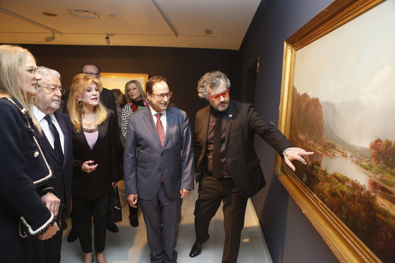 La primera exposición de la colección de Carmen Thyssenen 15 años llega a Fundación Bancaja con obras de Monet, Gauguin y Pissarro que homenajean el paisaje visto por el impresionismo europeo y norteamericano de los siglos XIX y XX. La propia baronesa acudió este viernes a la inauguración de 'Paraísos. Impresionismo europeo y americano, una muestra casi única, que invita al espectador a recorrer este movimiento artístico y que estará en Valencia hasta el 28 de junio.