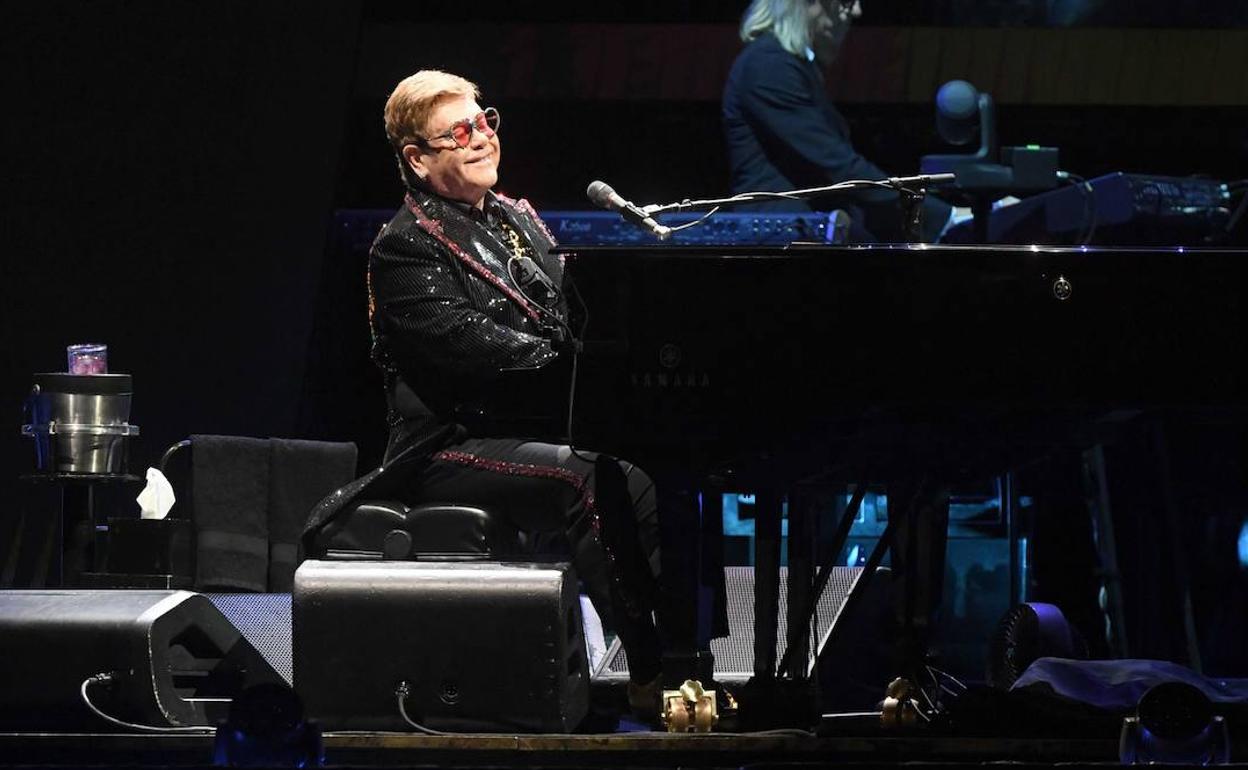 Elton John, durante un concierto de su gira mundial de despedida 'Farewell Yellow Brick Road'.