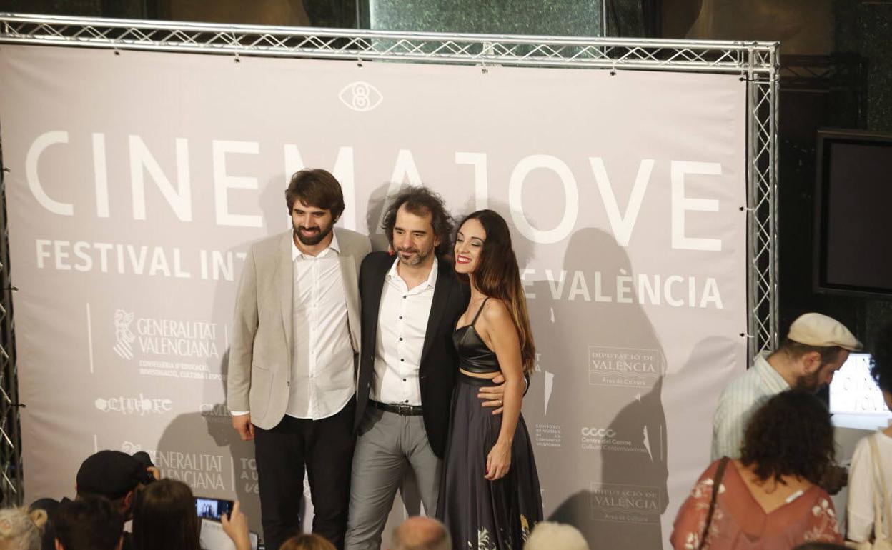 Una gala de Cinema Jove con su director, Carlos Madrid, a la izquierda. 