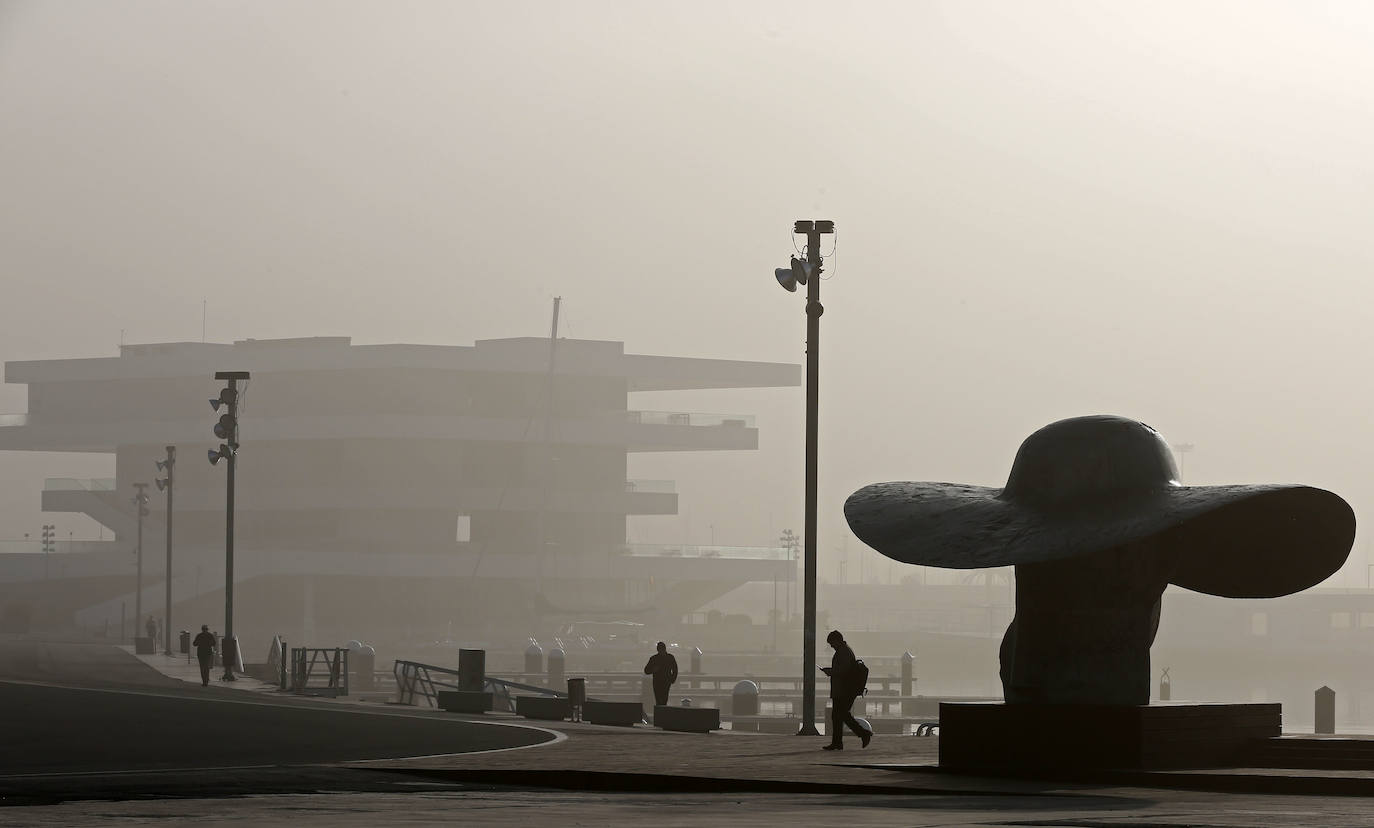 Fotos: La niebla cubre Valencia