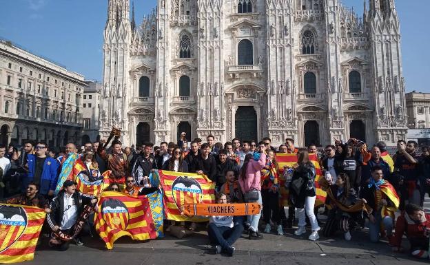 Los valencianistas toman la Piazza del Duomo