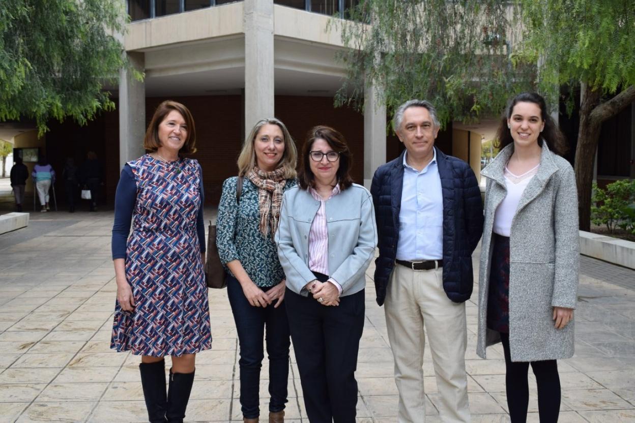Amparo Navarro, primera mujer que opta a dirigir la UA