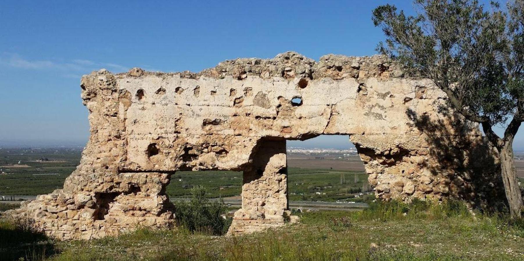 CASTILLO DE LA 'VILA I HONOR DE CORBERA' | El último edificio valenciano en unirse a la Lista Roja y actualmente se encuentra en "ruina parcial inminente". Esta fortaleza del siglo XI tiene partes «al borde del colapso».