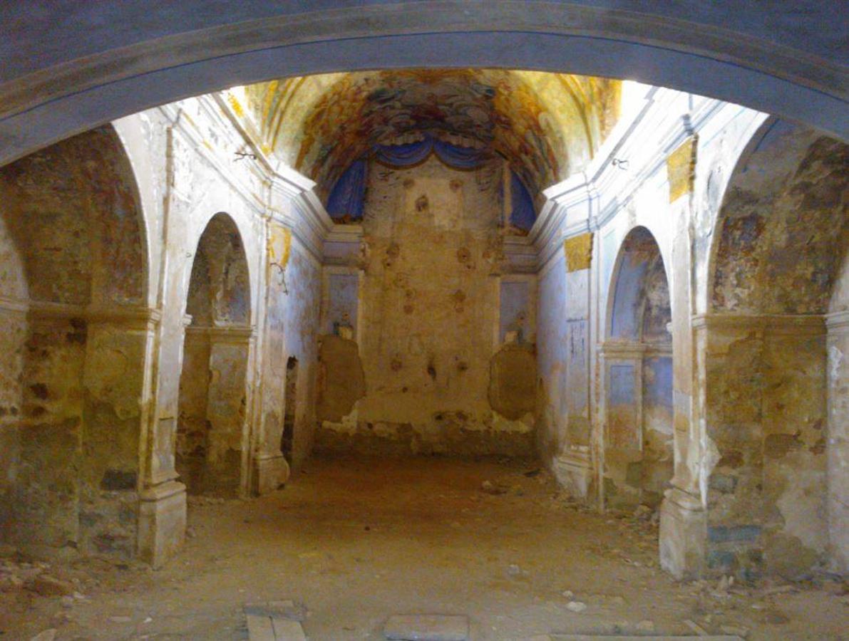 IGLESIA DE SANTIAGO APÓSTOL DE BENICALAF | Templo manierista del siglo XVIII que fue parroquia del hoy desaparecido poblado de Benicalaf. Su origen está situado en una alquería. Carácter de riesgo: Necesita una urgente rehabilitación para evitar su derrumbe.