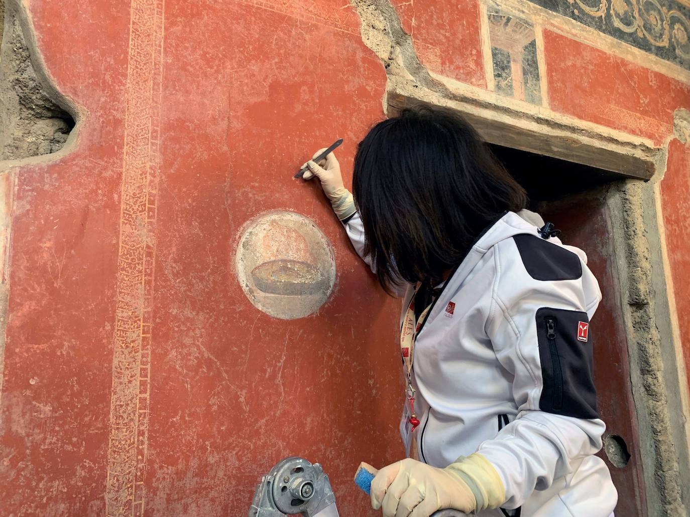 En este 2020 y tras años de restauración, Pompeya vuelve a mostrar al mundo tres valiosas casas en el corazón de la ciudad sepultada por las cenizas del Vesubio en el año 79 A.D., entre las que se encuentra la Casa de los Amantes, un pequeño milagro por la dificultad de su recuperación.