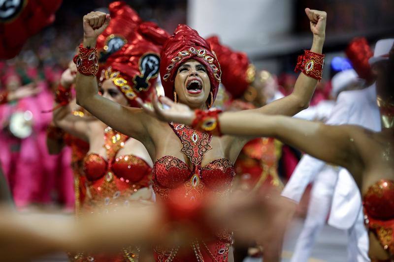 Fotos: El Carnaval de Río llena Brasil de fiesta, música, movimiento y color