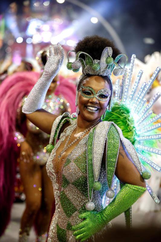 Fotos: El Carnaval de Río llena Brasil de fiesta, música, movimiento y color