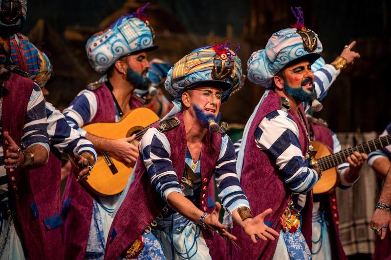 El Concurso Oficial de Agrupaciones Carnavalescas (COAC) que se celebra en el Gran Teatro Falla de Cádiz ha llegado a su fin con la celebración de la Gran Final este viernes. Estos han sido los ganadores: COMPARSAS: 1º Tino Tovar: Oh capitán, my capitán - 2º Martínez Ares: La chusma selecta - 3º Remolino: Los encaidenaos- 4º Jona: Los aislados || CUARTETOS: 1º El cuarteto del more... - 2º Vida y obra de Juan Carlos I, Bajo D - 3º Cari, resiste || CHIRIGOTAS: 1º Los Cadizfornia - 2º No aguantamos más... vamos de impacientes - 3º Los Geni de Cádi - 4º Estrés por cuatro || COROS: 1º La colonial- 2º Tócame- 3º Creaciones S.A. - 4º Al sonar las doce