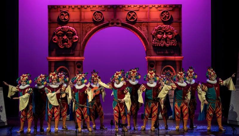 El Concurso Oficial de Agrupaciones Carnavalescas (COAC) que se celebra en el Gran Teatro Falla de Cádiz ha llegado a su fin con la celebración de la Gran Final este viernes. Estos han sido los ganadores: COMPARSAS: 1º Tino Tovar: Oh capitán, my capitán - 2º Martínez Ares: La chusma selecta - 3º Remolino: Los encaidenaos- 4º Jona: Los aislados || CUARTETOS: 1º El cuarteto del more... - 2º Vida y obra de Juan Carlos I, Bajo D - 3º Cari, resiste || CHIRIGOTAS: 1º Los Cadizfornia - 2º No aguantamos más... vamos de impacientes - 3º Los Geni de Cádi - 4º Estrés por cuatro || COROS: 1º La colonial- 2º Tócame- 3º Creaciones S.A. - 4º Al sonar las doce