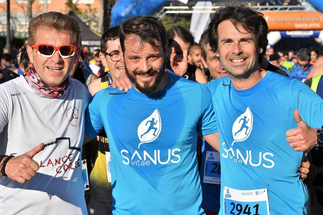 Miles de personas se dan cita en la VI Carrera Never Stop Running 2020 de Valencia con un recorrido de 5 kilómetros por las proximidades de la avenida de Francia.