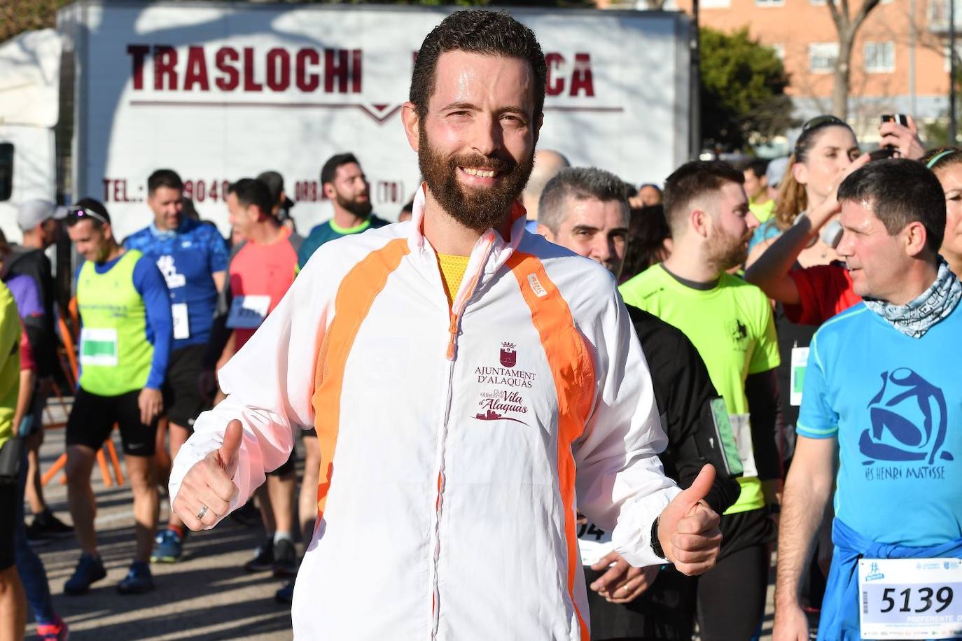 Miles de personas se dan cita en la VI Carrera Never Stop Running 2020 de Valencia con un recorrido de 5 kilómetros por las proximidades de la avenida de Francia.