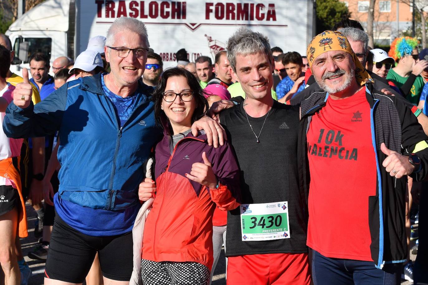 Miles de personas se dan cita en la VI Carrera Never Stop Running 2020 de Valencia con un recorrido de 5 kilómetros por las proximidades de la avenida de Francia.