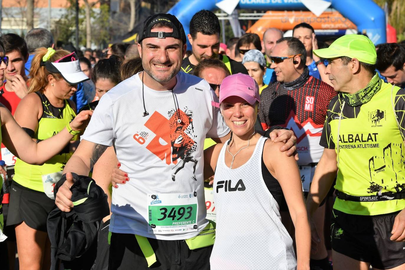 Miles de personas se dan cita en la VI Carrera Never Stop Running 2020 de Valencia con un recorrido de 5 kilómetros por las proximidades de la avenida de Francia.