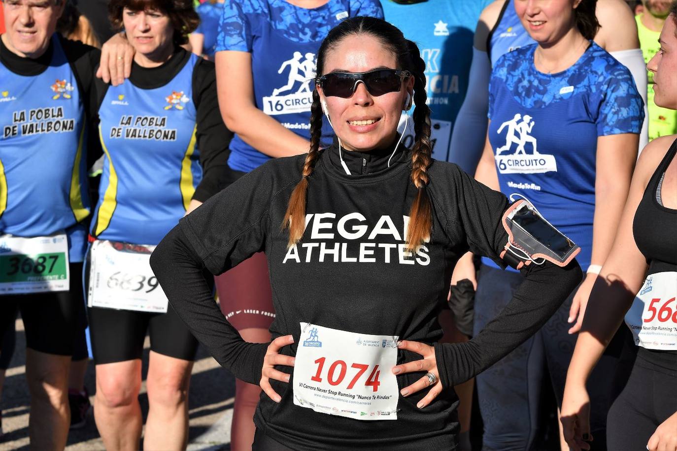 Miles de personas se dan cita en la VI Carrera Never Stop Running 2020 de Valencia con un recorrido de 5 kilómetros por las proximidades de la avenida de Francia.