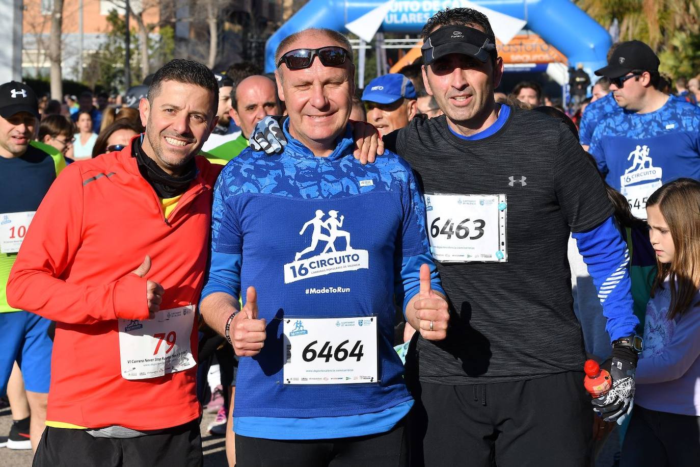 Miles de personas se dan cita en la VI Carrera Never Stop Running 2020 de Valencia con un recorrido de 5 kilómetros por las proximidades de la avenida de Francia.