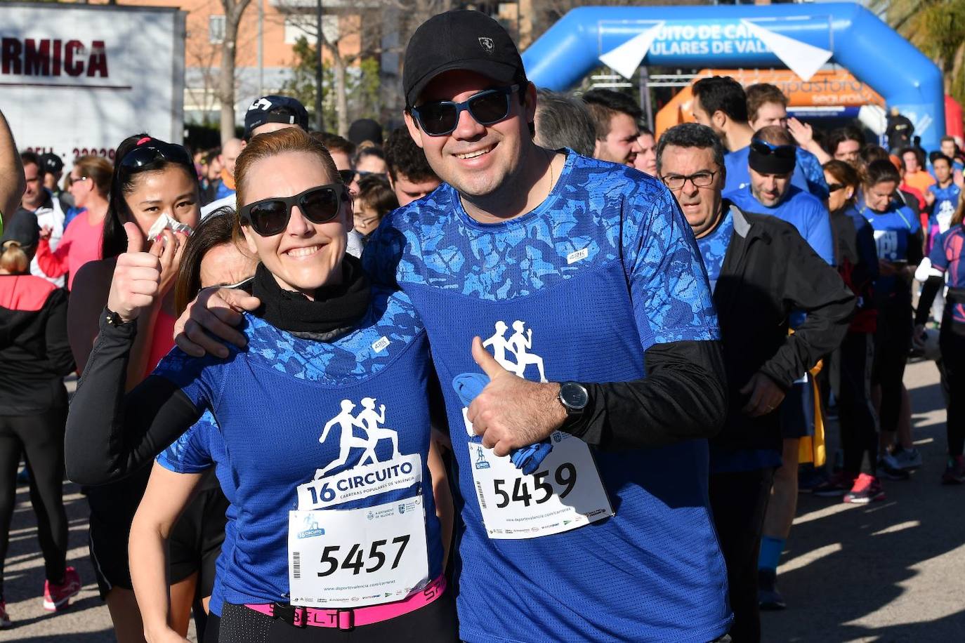 Miles de personas se dan cita en la VI Carrera Never Stop Running 2020 de Valencia con un recorrido de 5 kilómetros por las proximidades de la avenida de Francia.