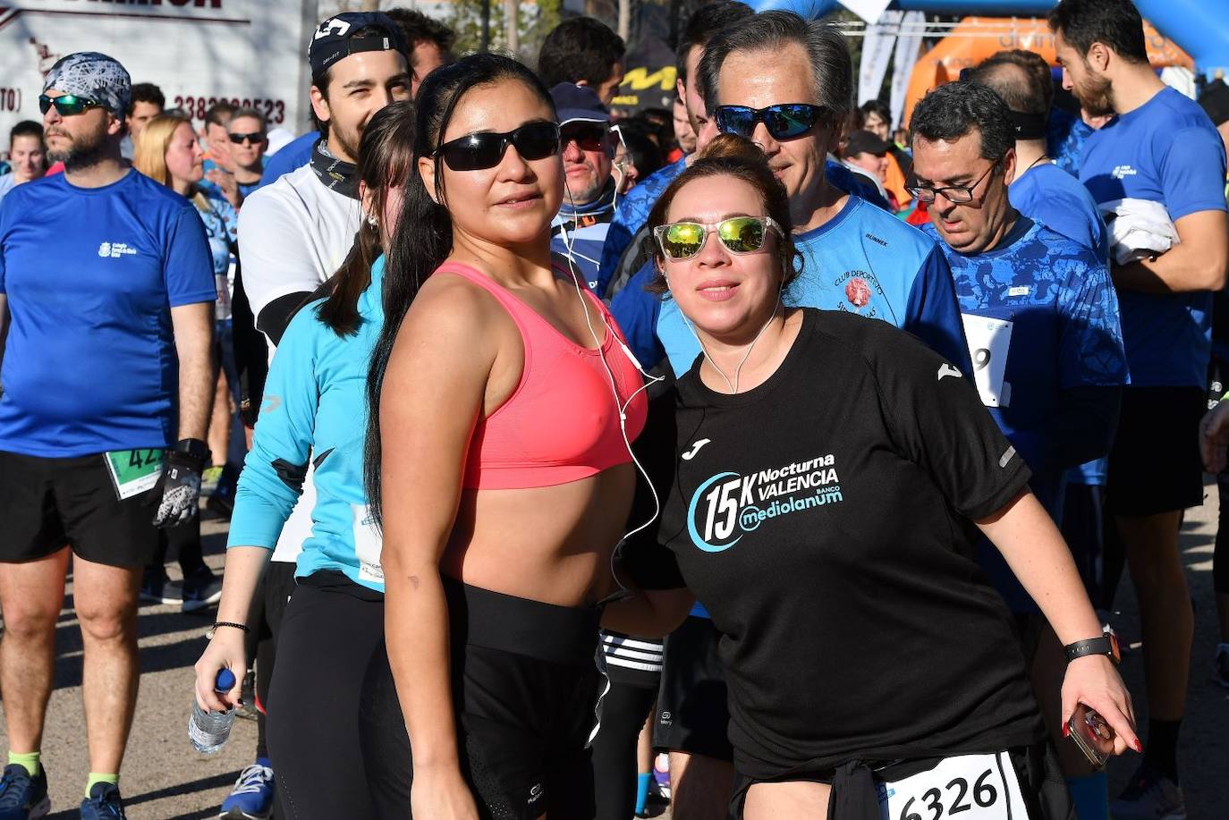 Miles de personas se dan cita en la VI Carrera Never Stop Running 2020 de Valencia con un recorrido de 5 kilómetros por las proximidades de la avenida de Francia.