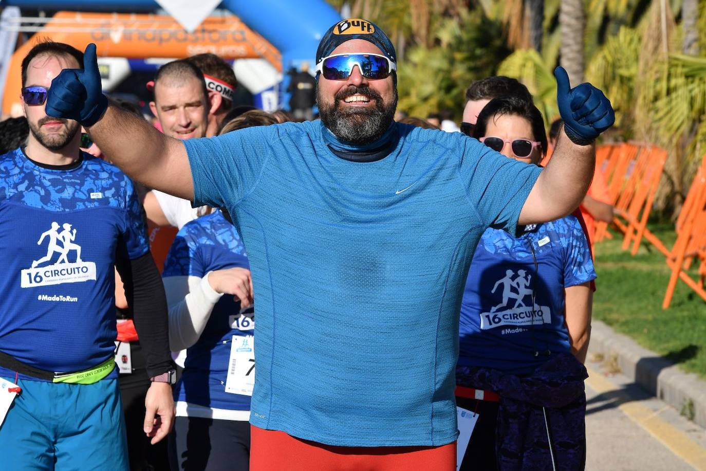 Miles de personas se dan cita en la VI Carrera Never Stop Running 2020 de Valencia con un recorrido de 5 kilómetros por las proximidades de la avenida de Francia.