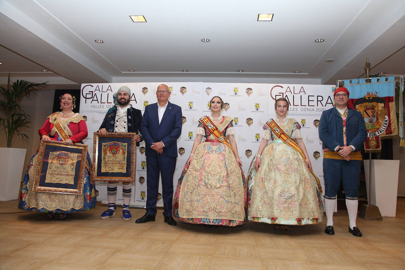 Fotos: Las Fallas de Dénia se preparan con la Exposición del Ninot