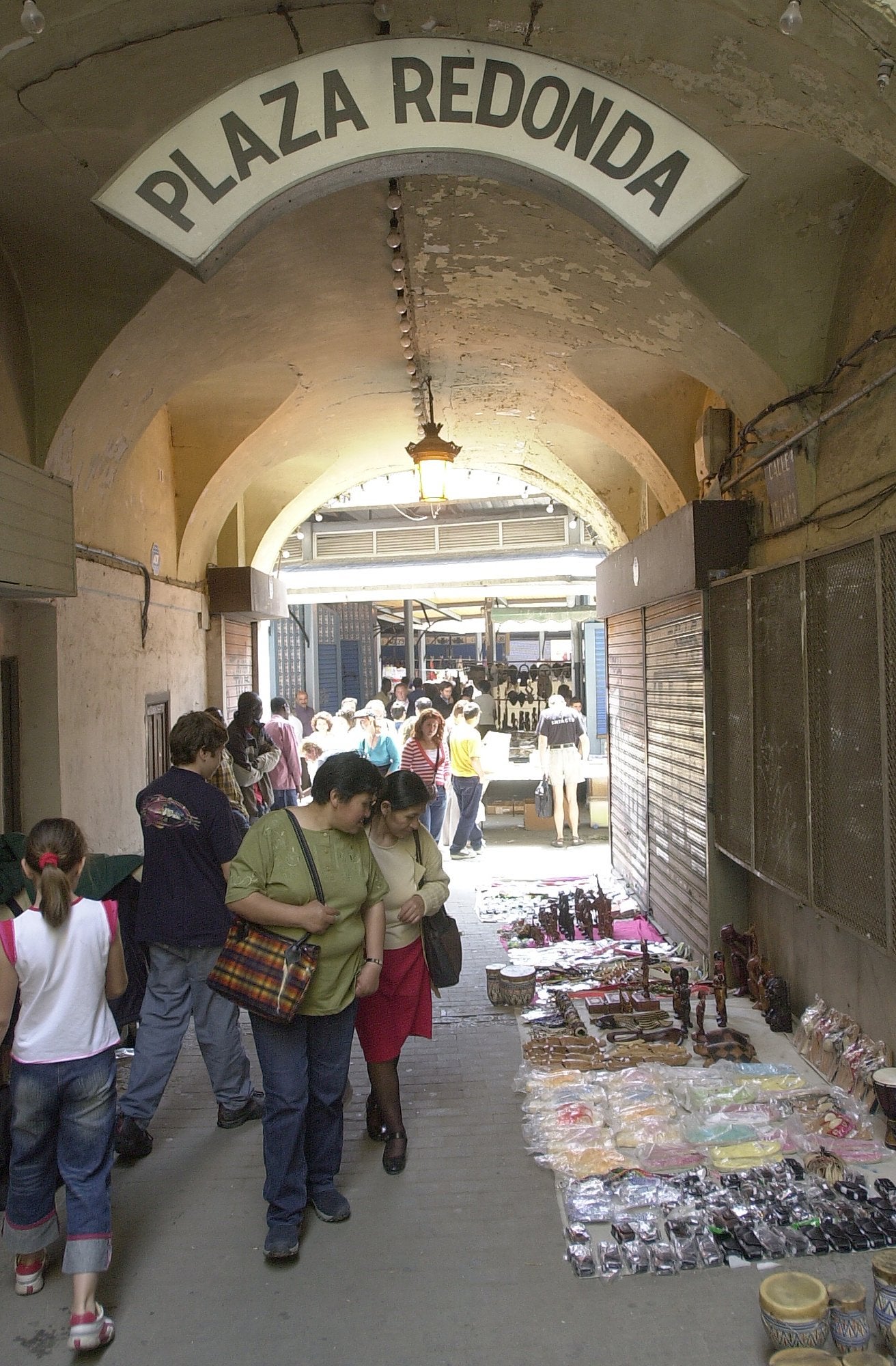 Plaza redonda. Le gustaba pasar en busca de objetos de interés cuando visitaba Valencia.