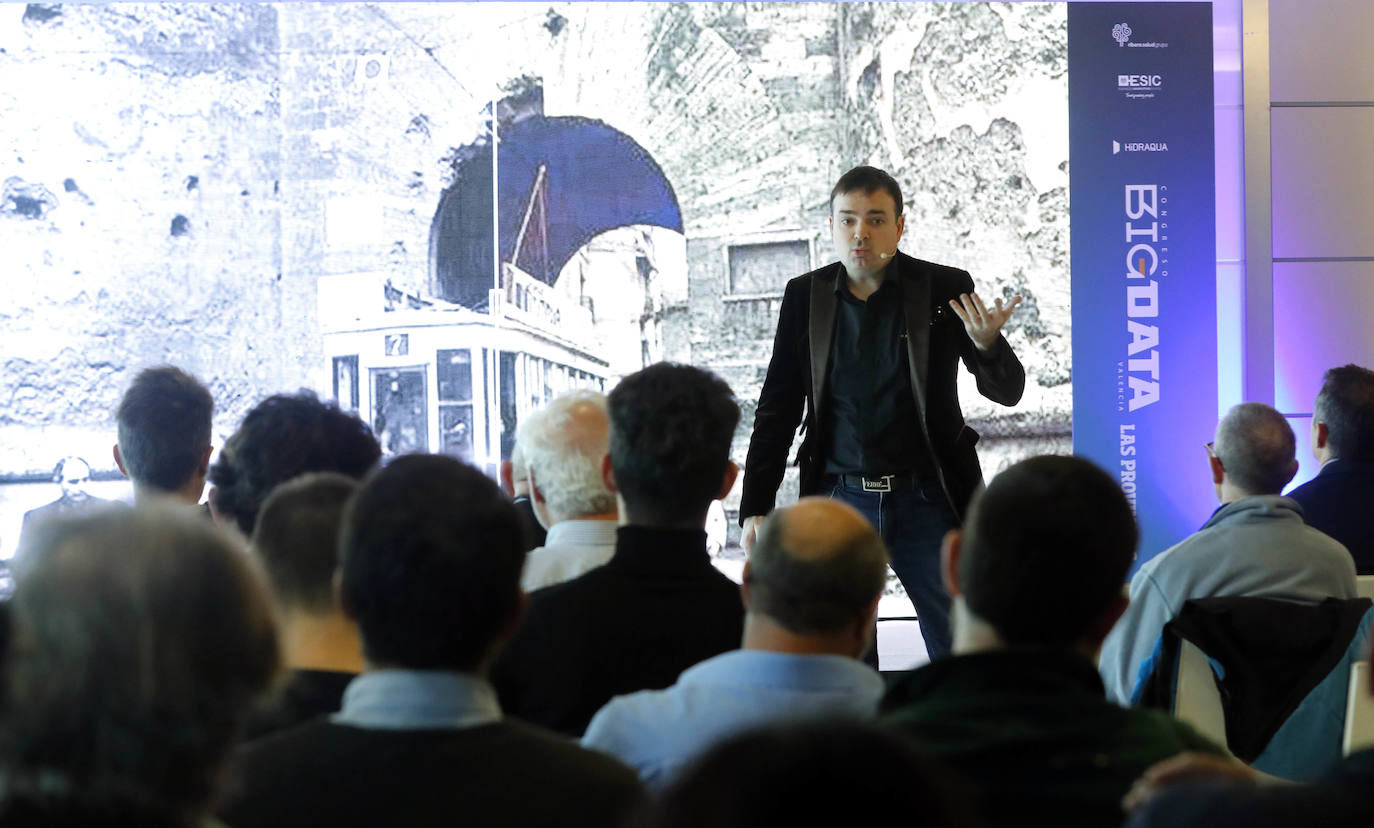 El congreso Big Data ha celebrado este jueves en Valencia su cuarta edición en el Hotel Balneario Las Arenas, con el objetivo de ofrecer al centenar de asistentes las diferentes claves para que la tecnología mejore la vida de los ciudadanos.