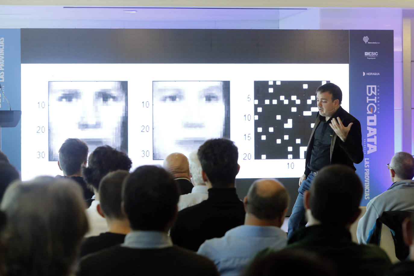 El congreso Big Data ha celebrado este jueves en Valencia su cuarta edición en el Hotel Balneario Las Arenas, con el objetivo de ofrecer al centenar de asistentes las diferentes claves para que la tecnología mejore la vida de los ciudadanos.