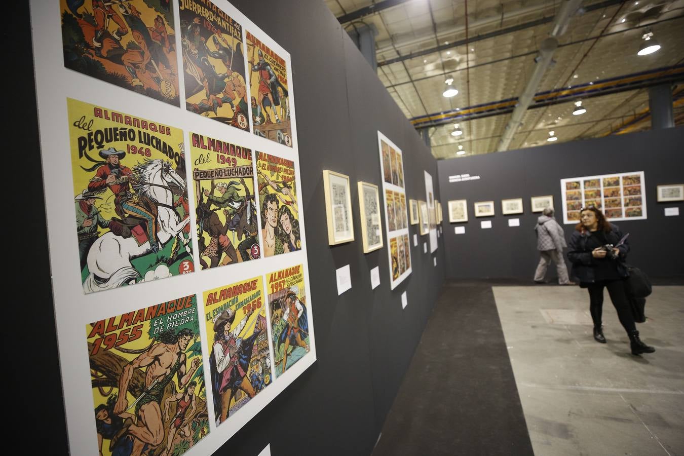 Cientos de personas en la apertura del Salón del Cómic de València, que reúne a 211 firmas expositoras, 120 autores de cómic e ilustración y un centenar de actividades, charlas y talleres infantiles.