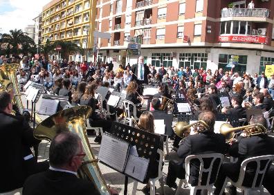 Imagen secundaria 1 - Primeros actos de las Fallas de Dénia. 