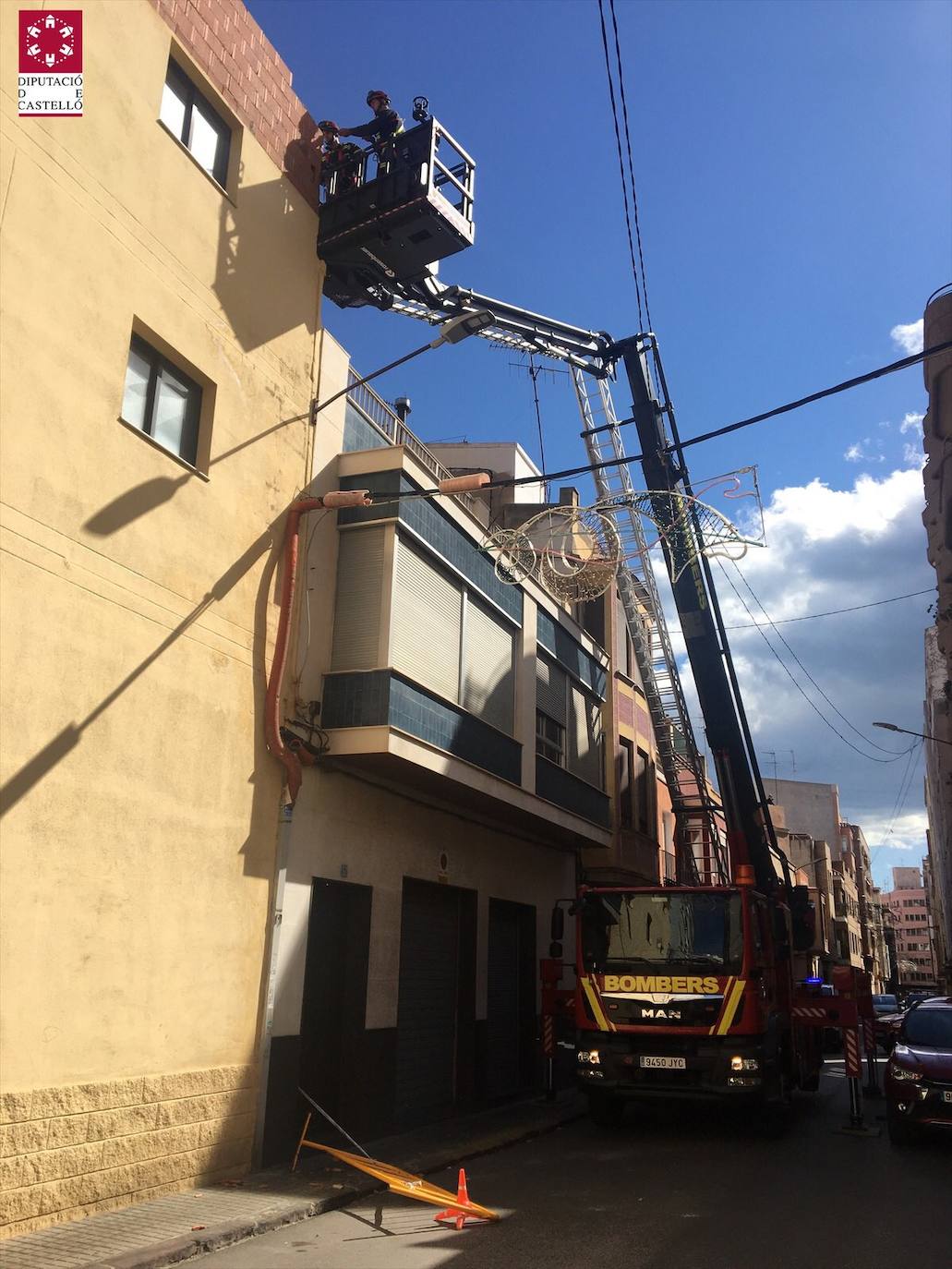 Bomberos de Castellón atienden casi medio centenar de avisos durante la mañana por el viento