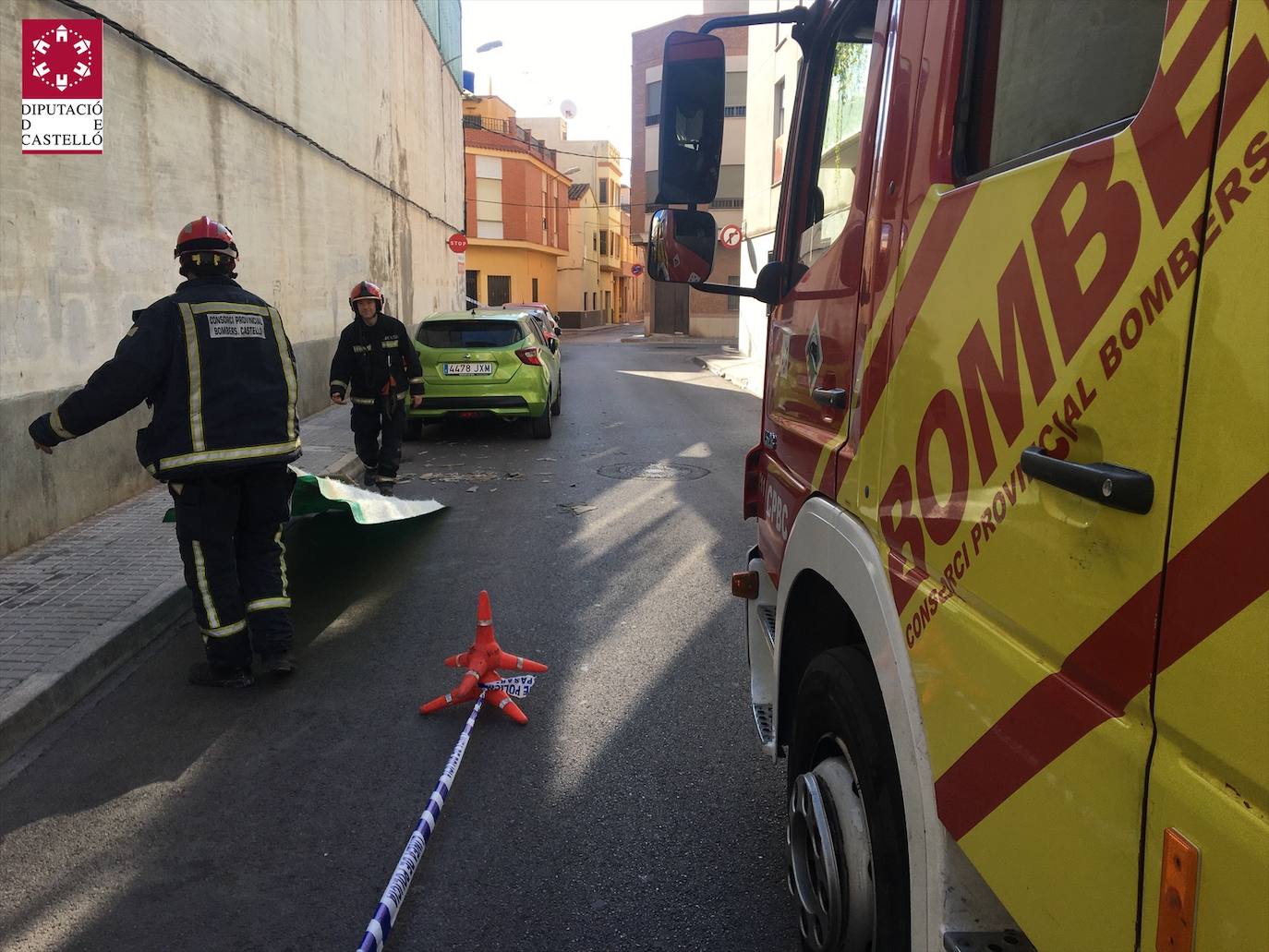 Bomberos de Castellón atienden casi medio centenar de avisos durante la mañana por el viento