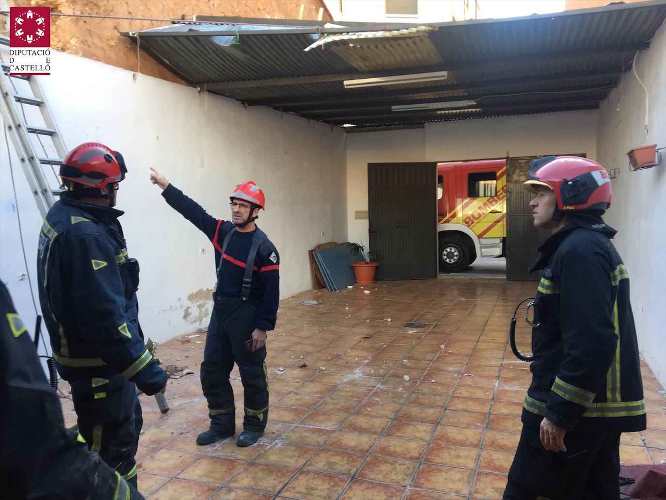 Bomberos de Castellón atienden casi medio centenar de avisos durante la mañana por el viento