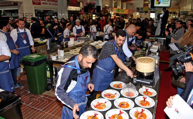 Imagen principal - Imágenes del Concurso de la Gamba Roja de Dénia. 