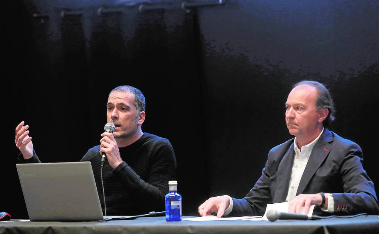 Juan María Sánchez y Santiago Máñez, ayer, en la rueda de prensa en Convent Carmen.