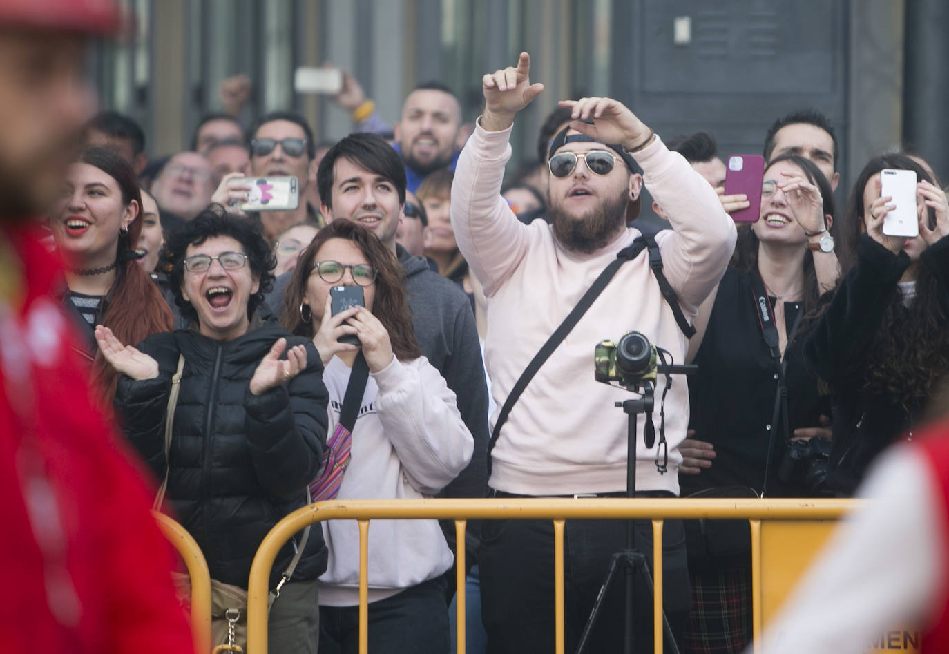 Las imágenes que deja el disparo de Pirotecnia Dragón de Villena en las Fallas de Valencia.