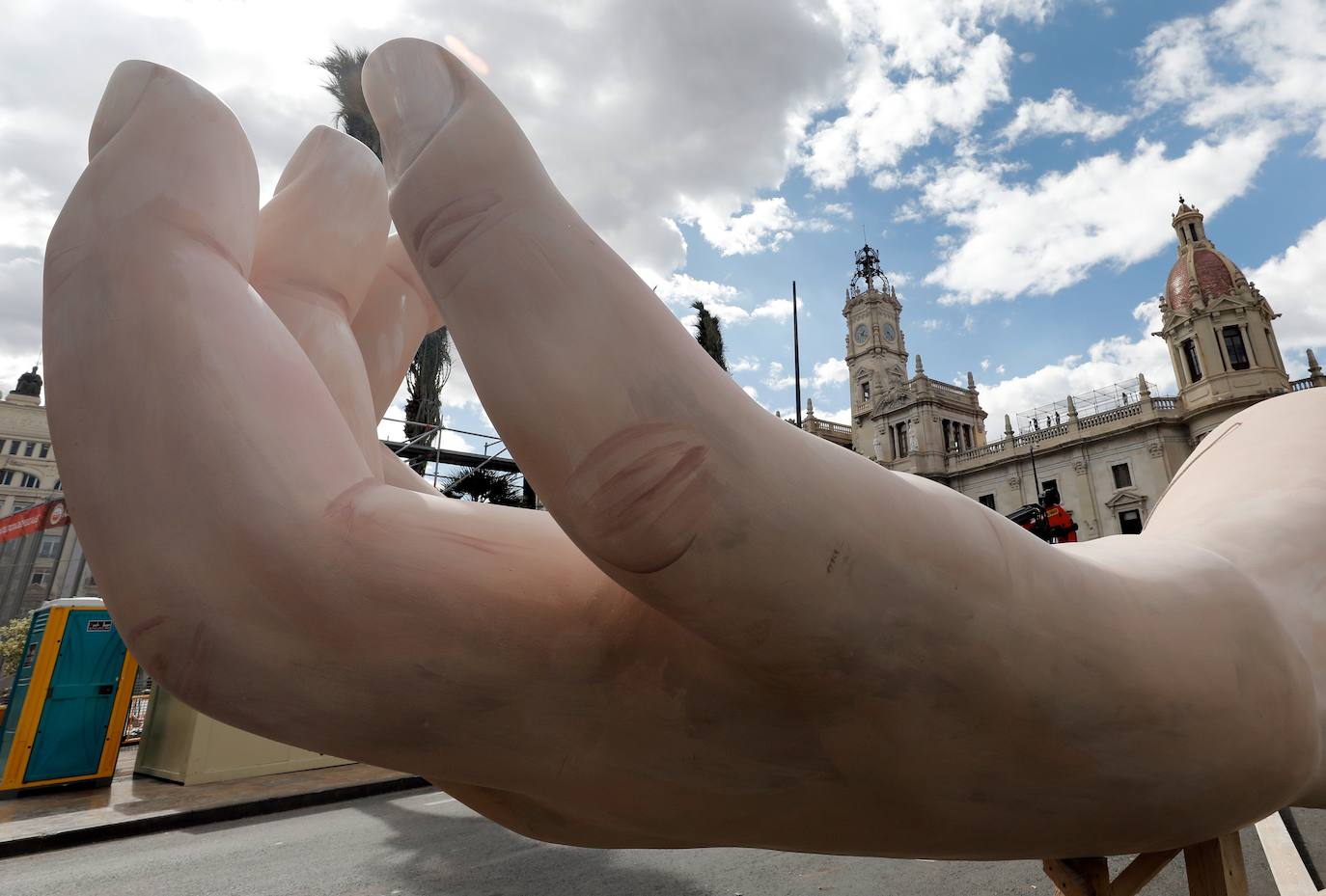 La mascletà de este viernes 6 de marzo ha sido lanzada por la pirotecnia Alpulpujarreña, de Granada y ha utilizado más de 100 kilos de pólvora.