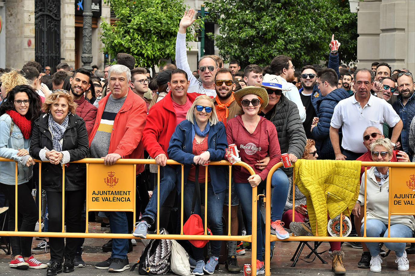 Pirotecnia Alpujarreña ha repetido su temido 'martillo de Thor', un efecto con el que ha conquistado a toda la plaza del Ayuntamiento. 