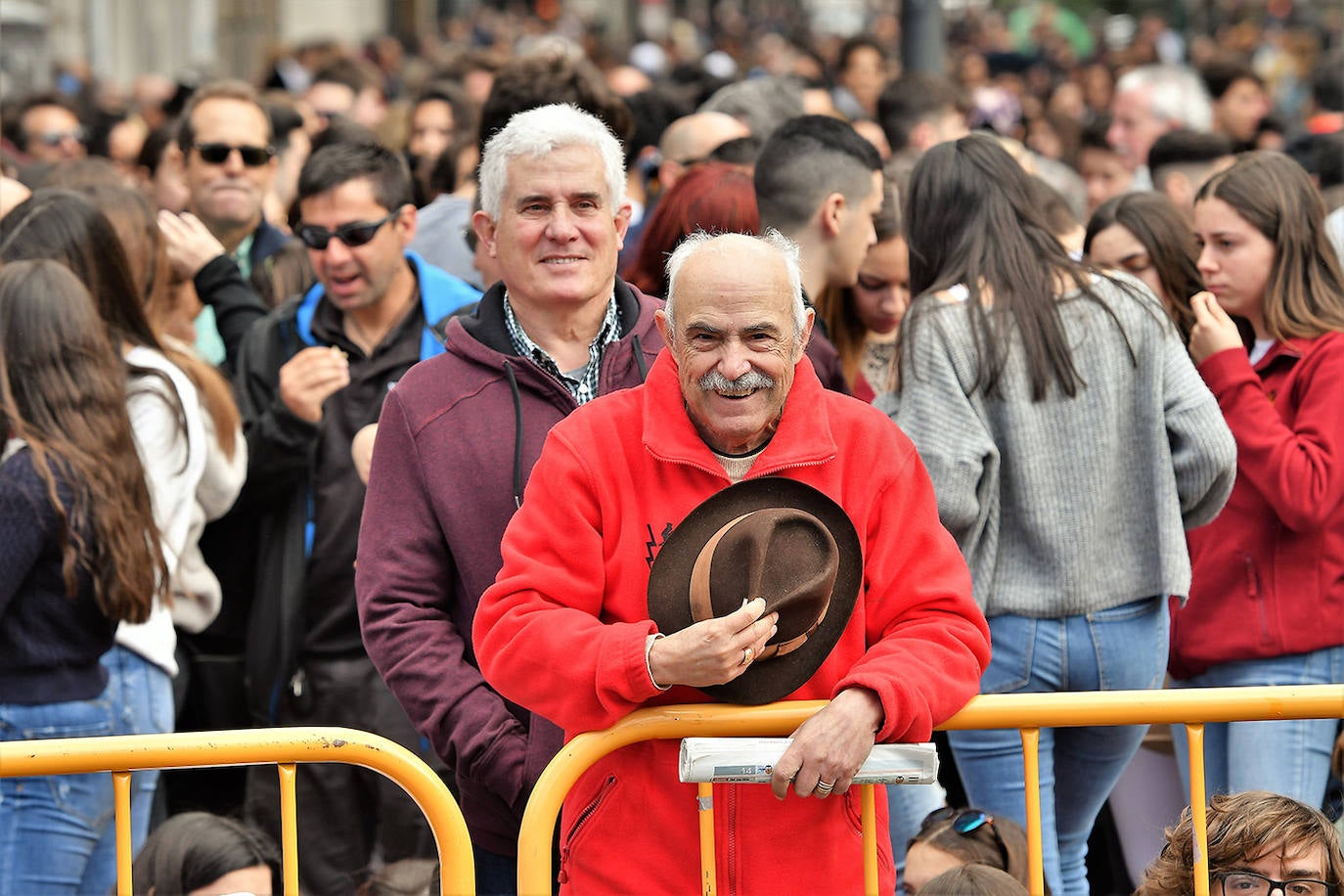 Pirotecnia Alpujarreña ha repetido su temido 'martillo de Thor', un efecto con el que ha conquistado a toda la plaza del Ayuntamiento. 