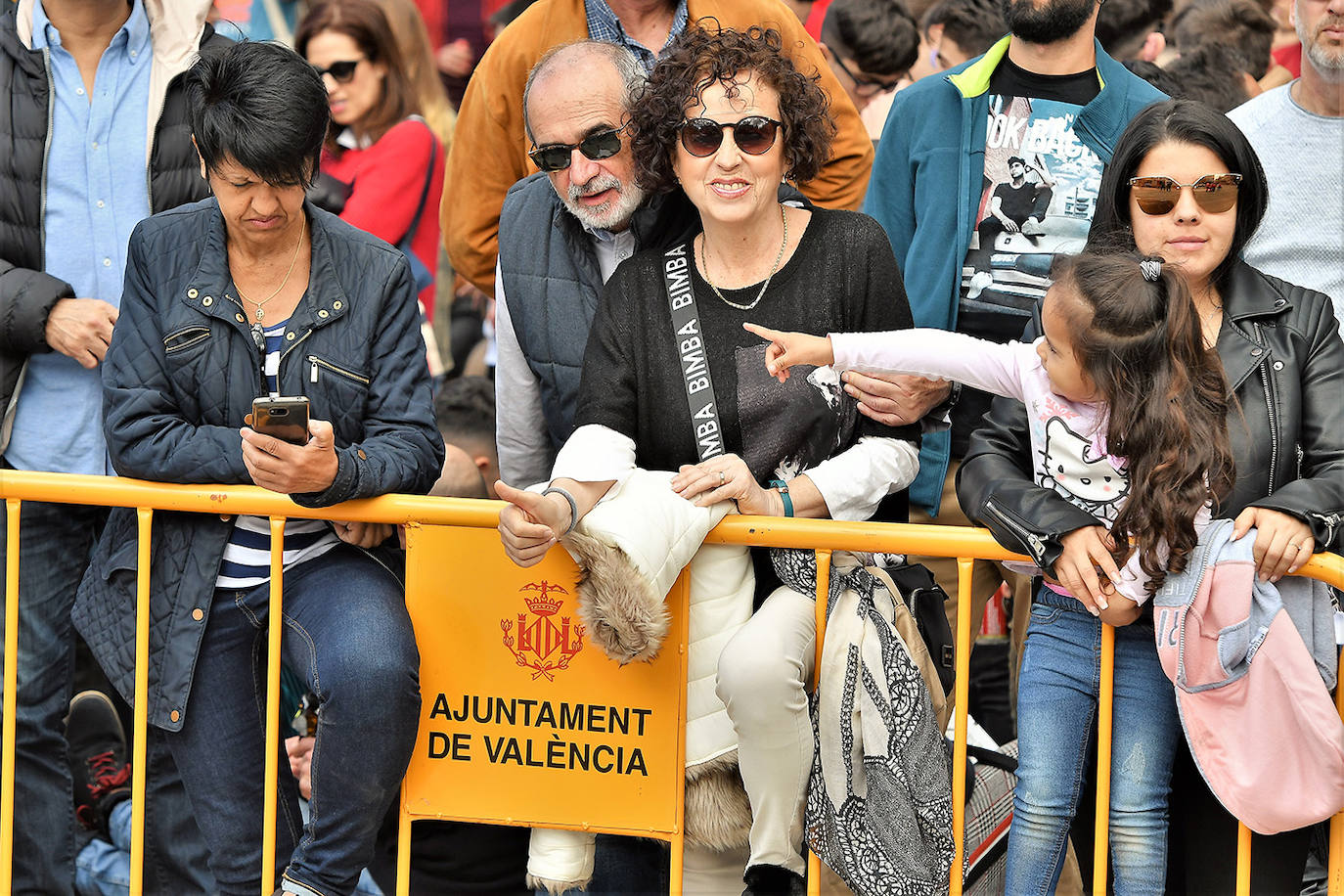 Pirotecnia Alpujarreña ha repetido su temido 'martillo de Thor', un efecto con el que ha conquistado a toda la plaza del Ayuntamiento. 