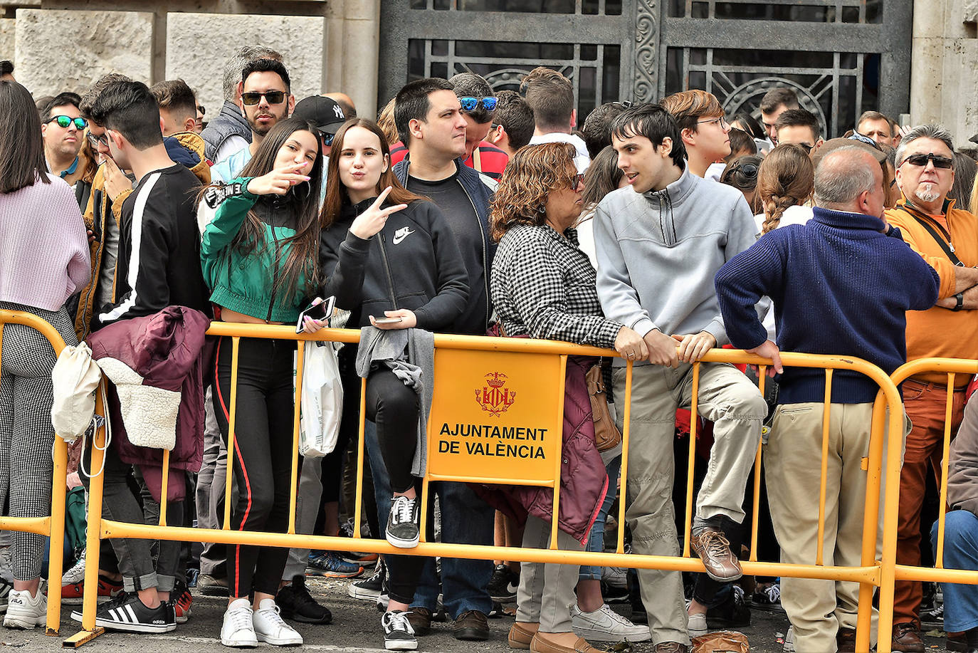 Pirotecnia Alpujarreña ha repetido su temido 'martillo de Thor', un efecto con el que ha conquistado a toda la plaza del Ayuntamiento. 