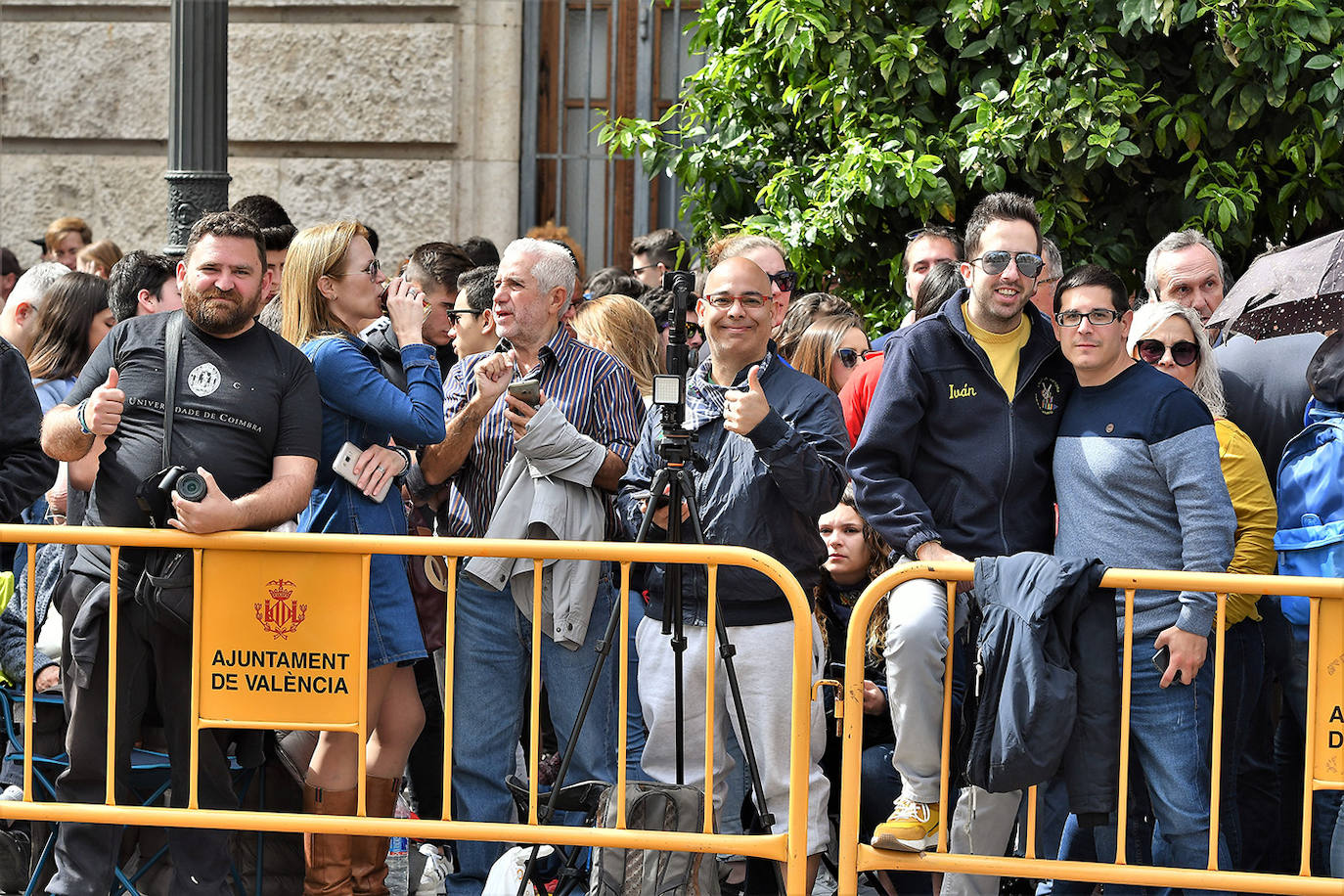 Pirotecnia Alpujarreña ha repetido su temido 'martillo de Thor', un efecto con el que ha conquistado a toda la plaza del Ayuntamiento. 