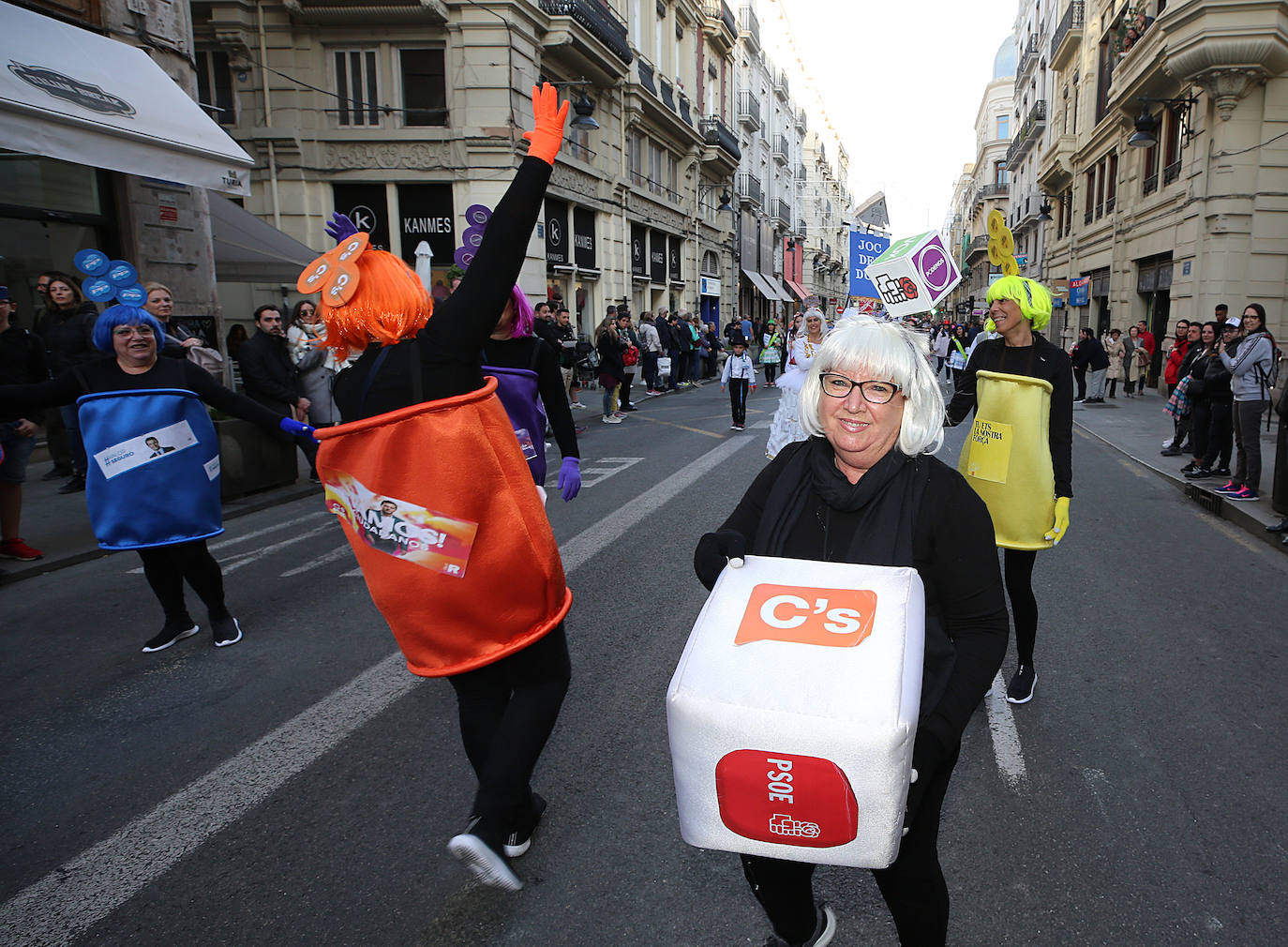 Fotos: La magia de la Cabalgata del Ninot estrena las Fallas