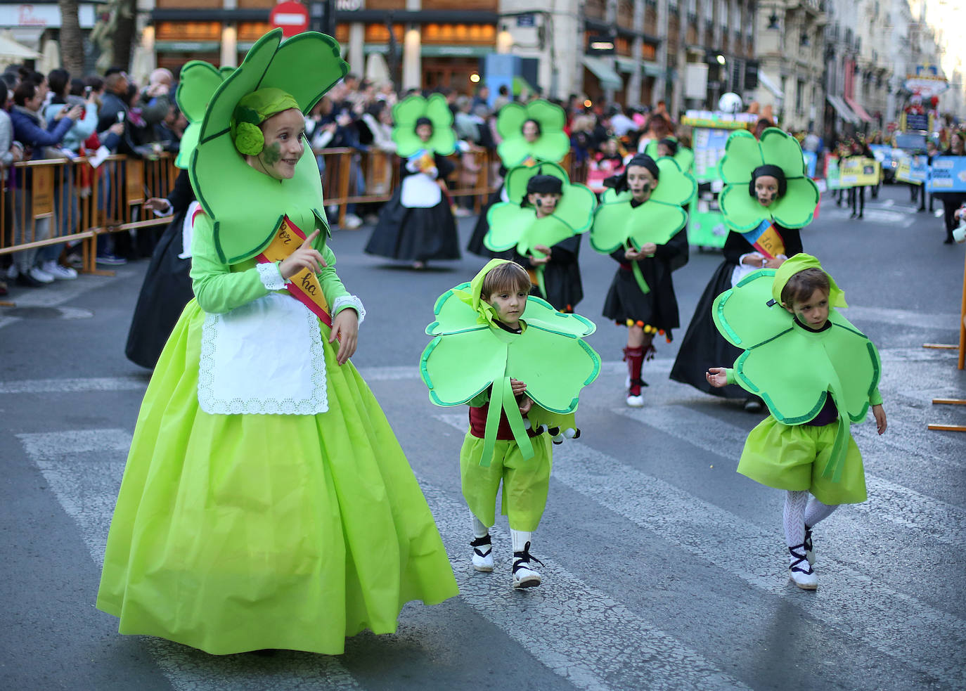 Fotos: La magia de la Cabalgata del Ninot estrena las Fallas