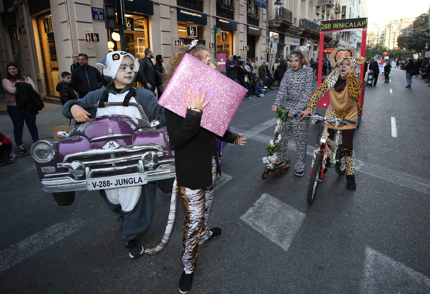 Fotos: La magia de la Cabalgata del Ninot estrena las Fallas