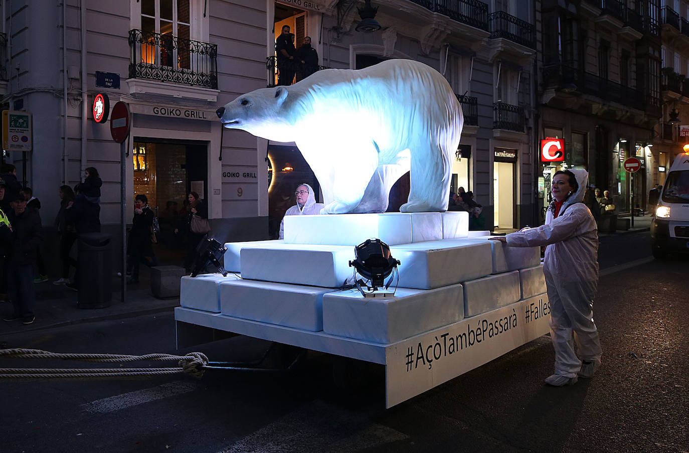 Fotos: La magia de la Cabalgata del Ninot estrena las Fallas