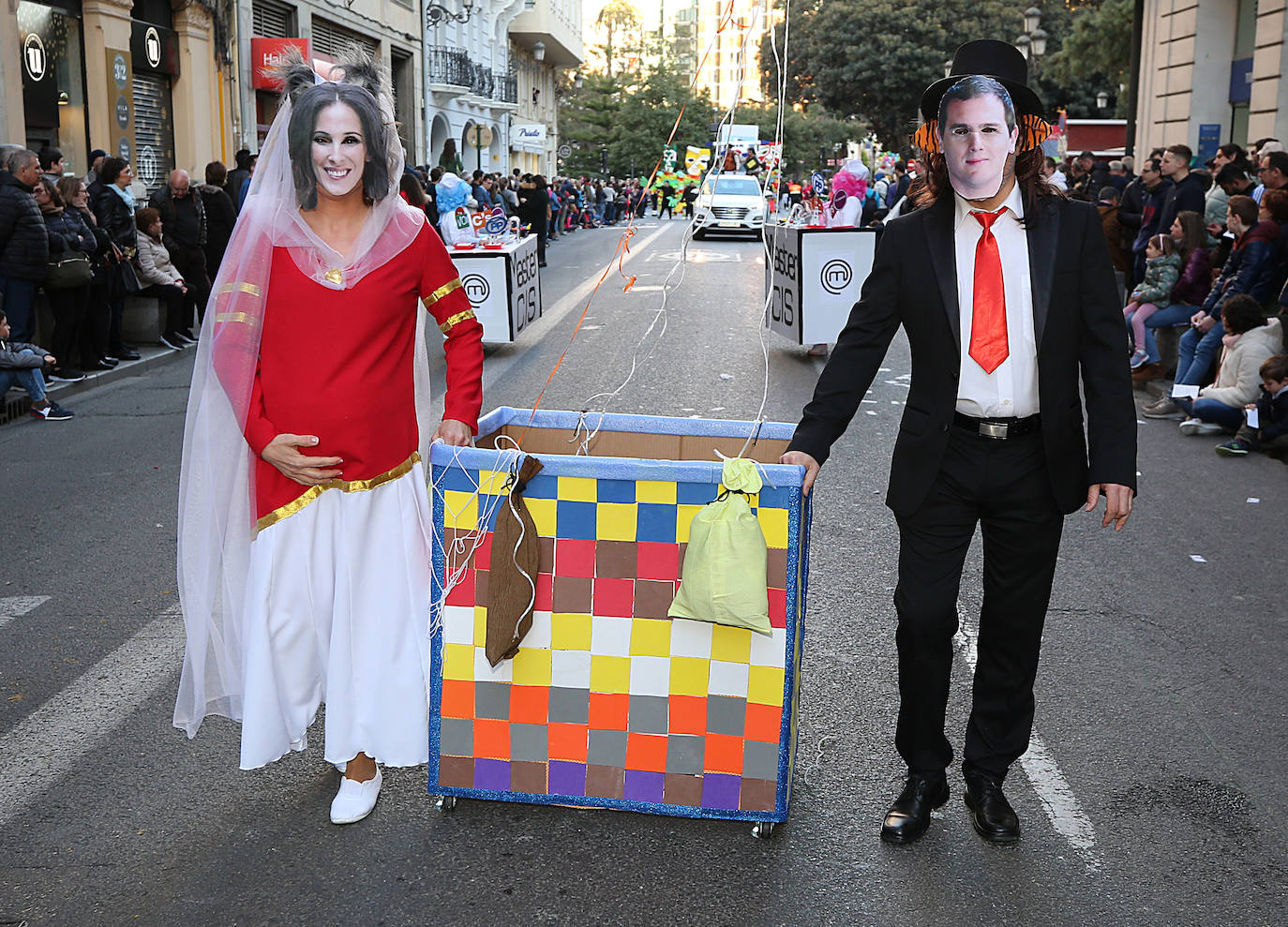 Fotos: La magia de la Cabalgata del Ninot estrena las Fallas